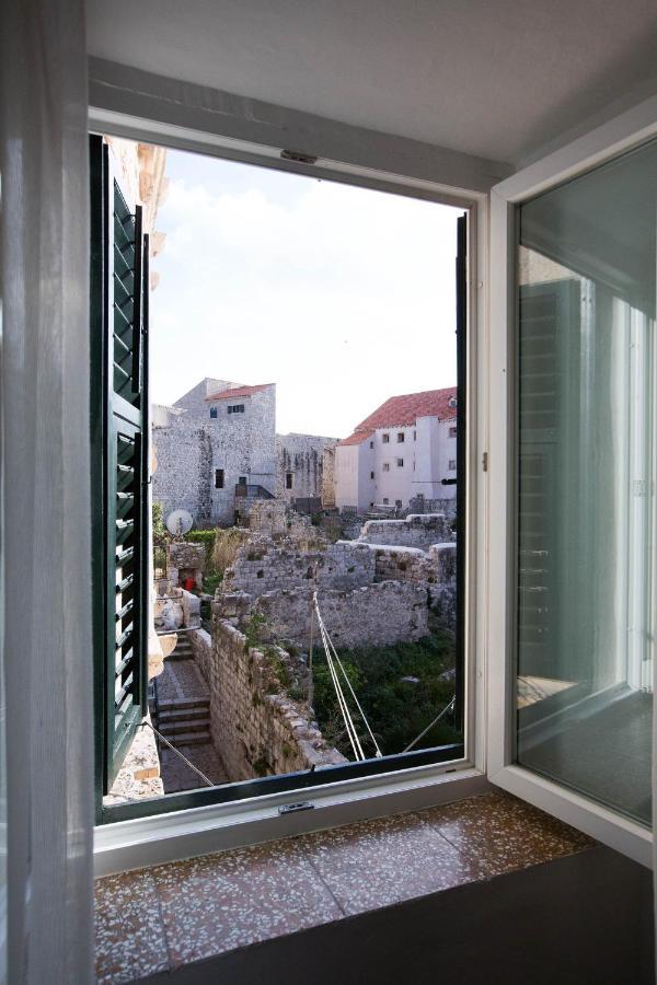 Mirella Guest house