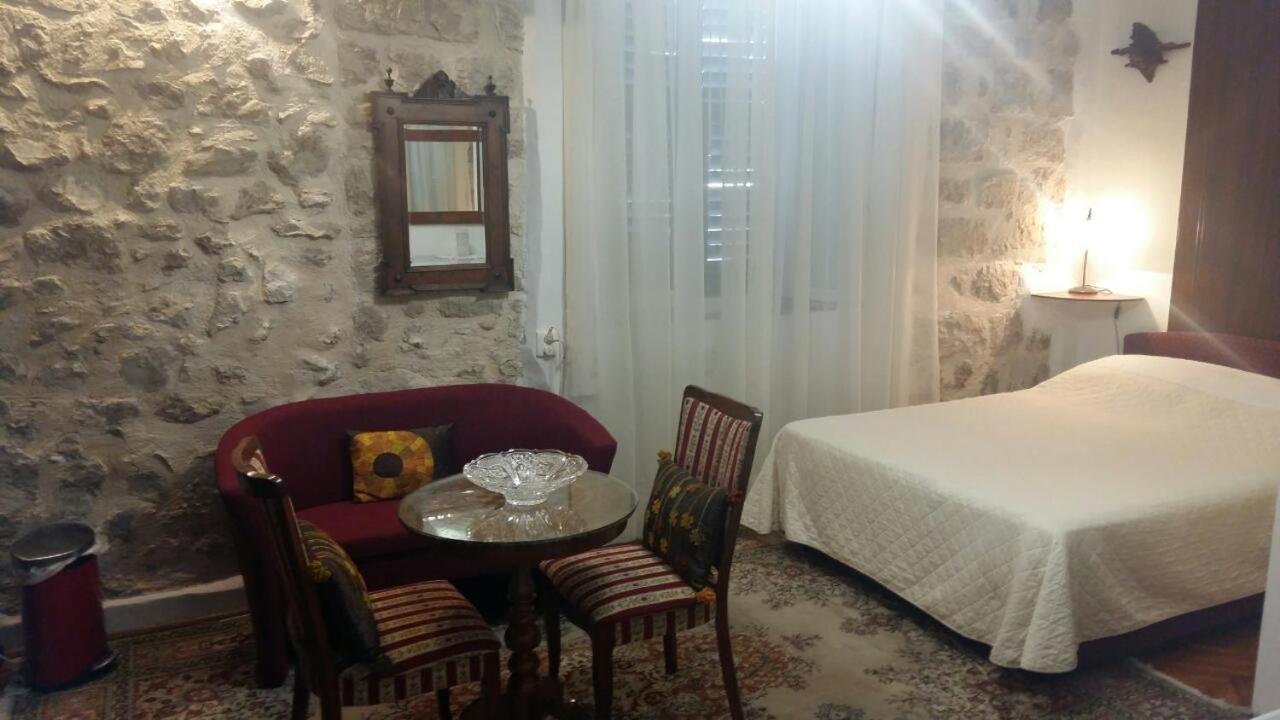 Mirella 3*