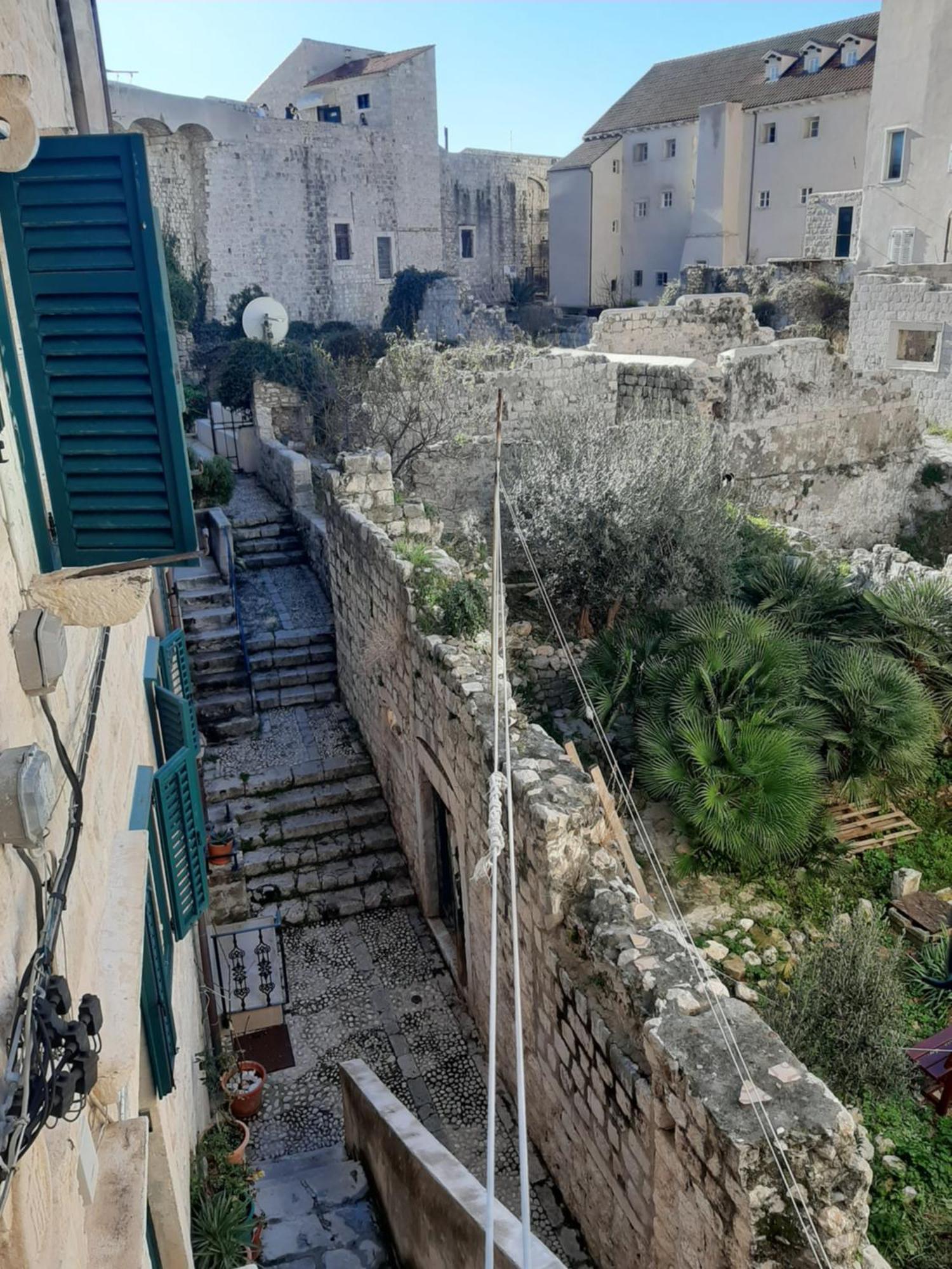 Guest house Mirella 3*