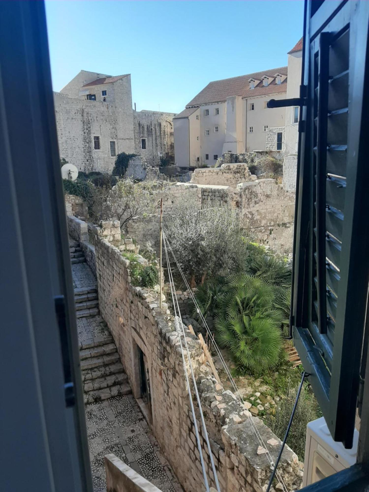 Mirella Guest house