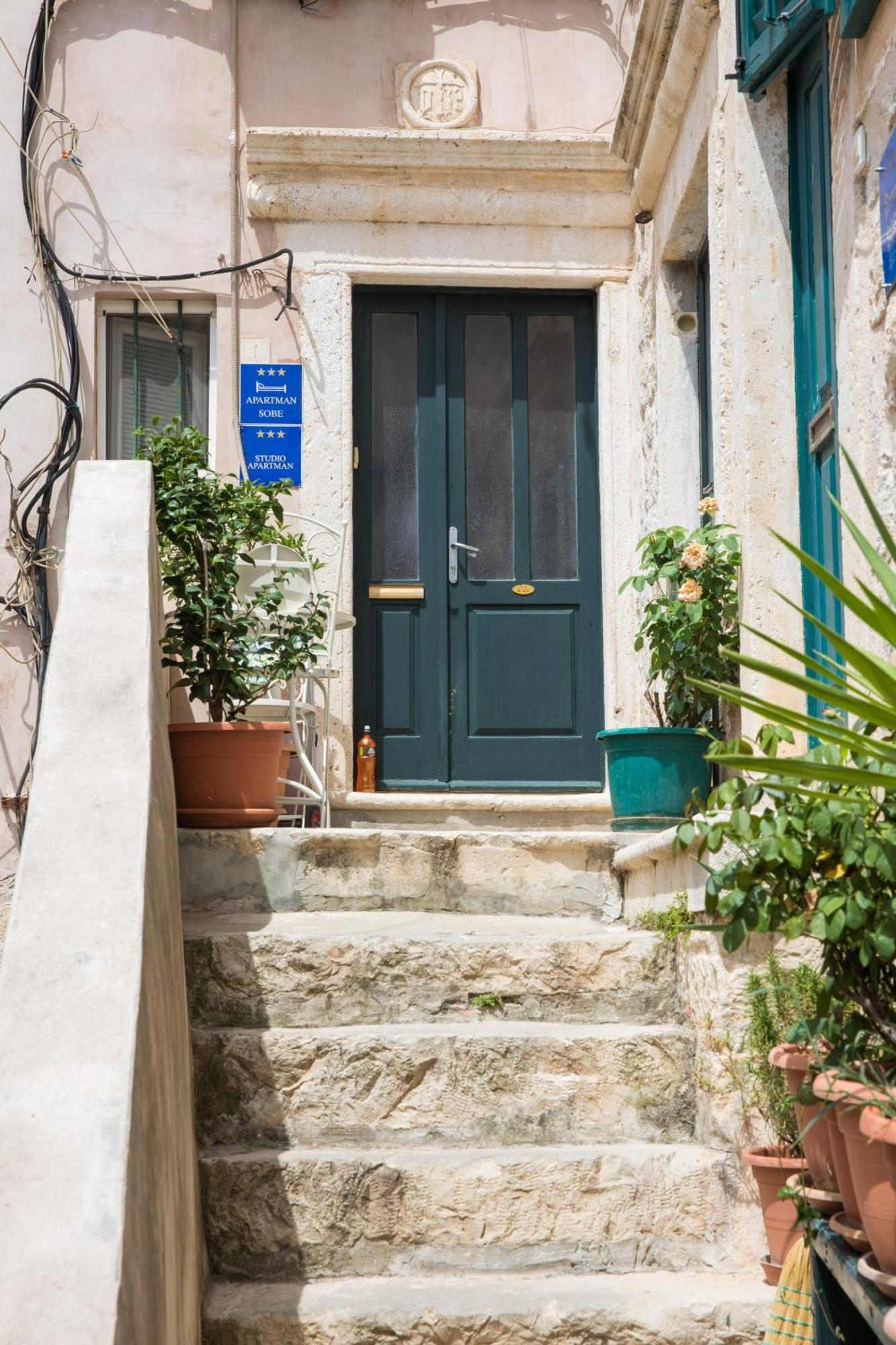 Mirella Guest house