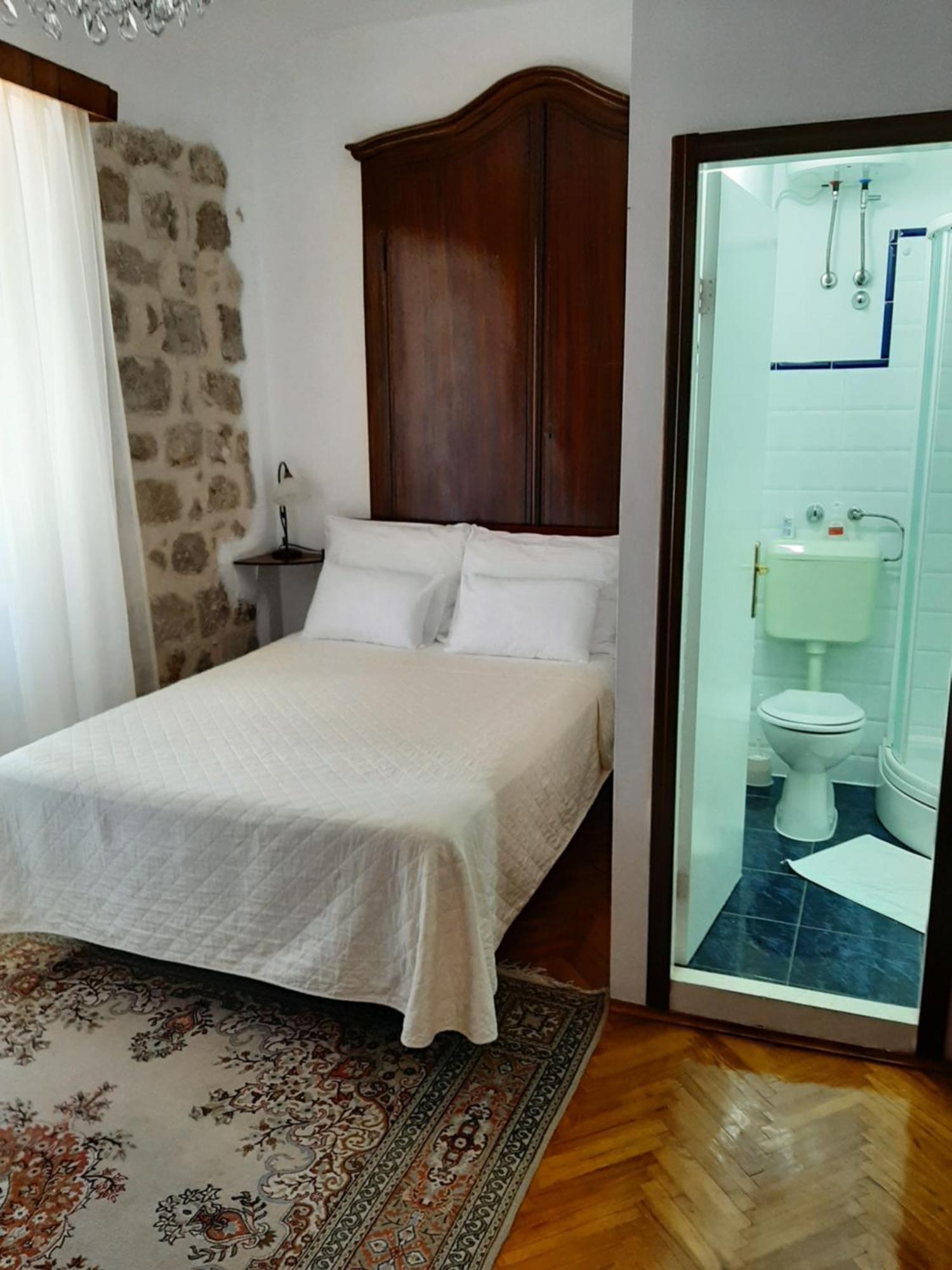 Mirella Guest house